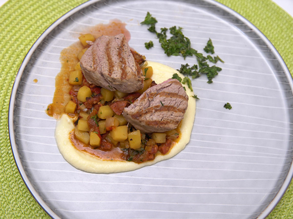 Kalbsfilet auf Paprika-Kartoffel Sud