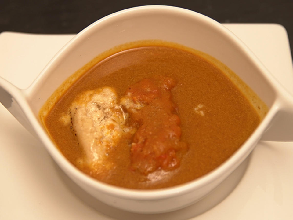 Paprika-Kürbis-Suppe mit Maultaschen