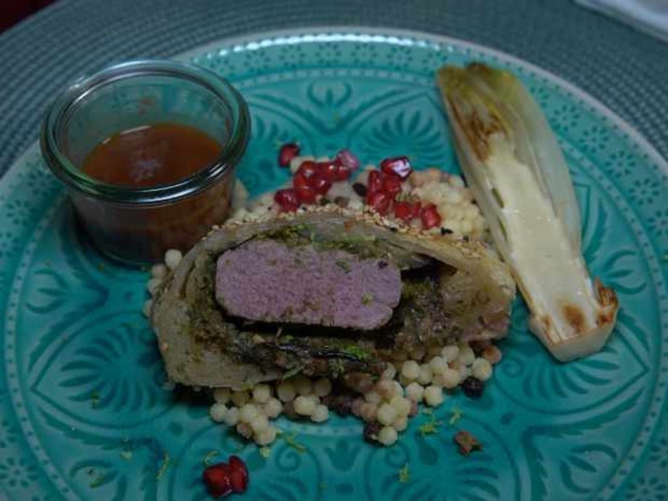 Lamm im Blätterbett mit vegetarischer Bratensauce