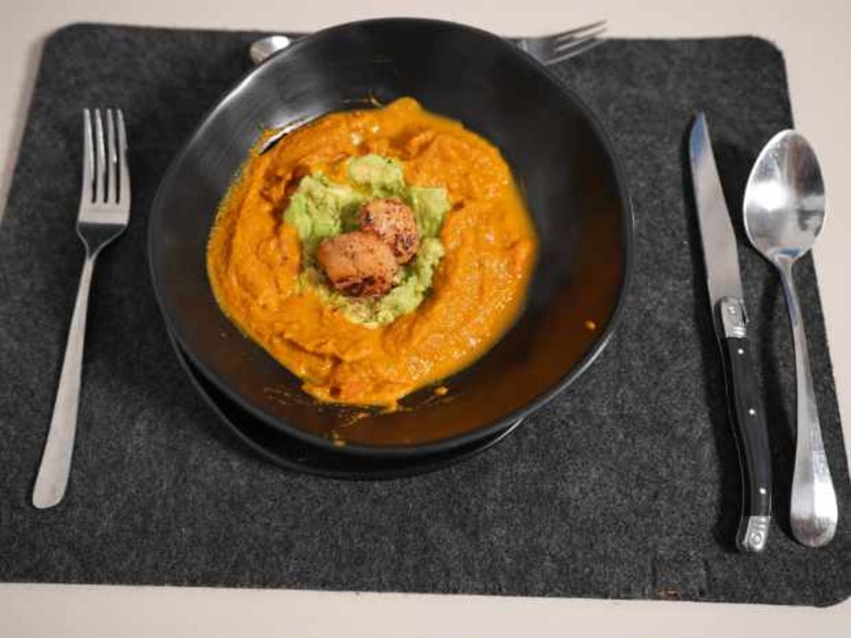 Avocadosuppe "Komet" mit Jakobsmuscheln