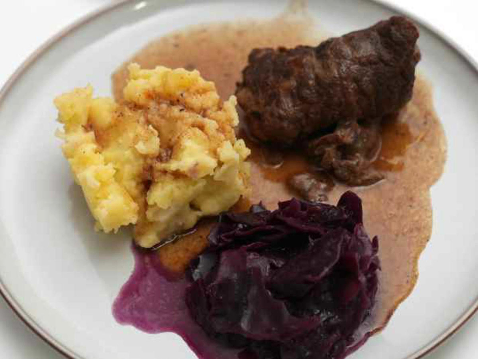 Zerhackter Kohl mit Stampf und Roulade
