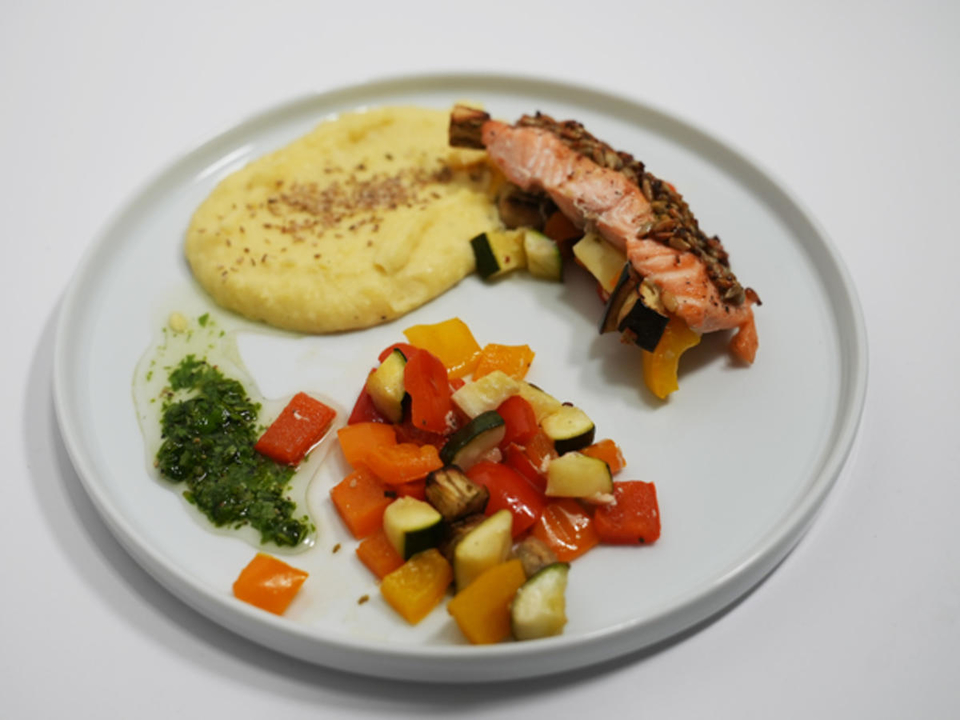 Ofen-Ratatouille mit Lachs und Kartoffel-Meerrettich-Stampf