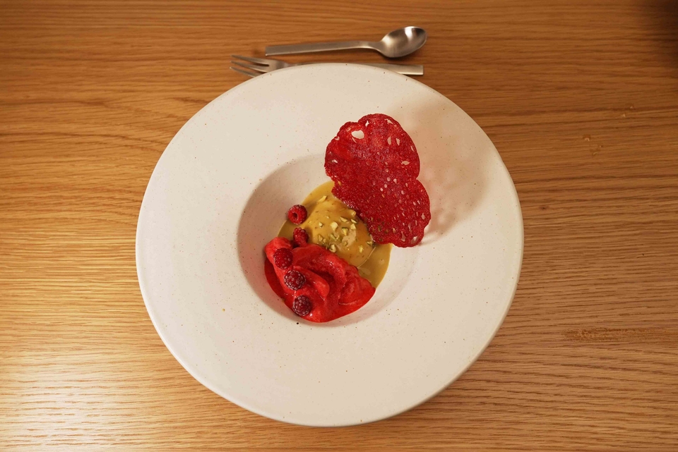 Panna cotta mit Himbeersorbet