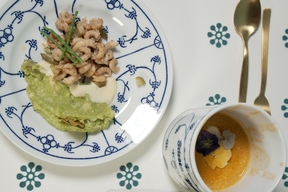 Krabbencremesuppe und Krabbentatar an Guacamole