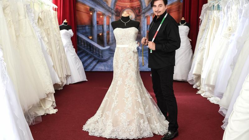 Brautkleid-Papst verlangt Eintritt fürs Shopping