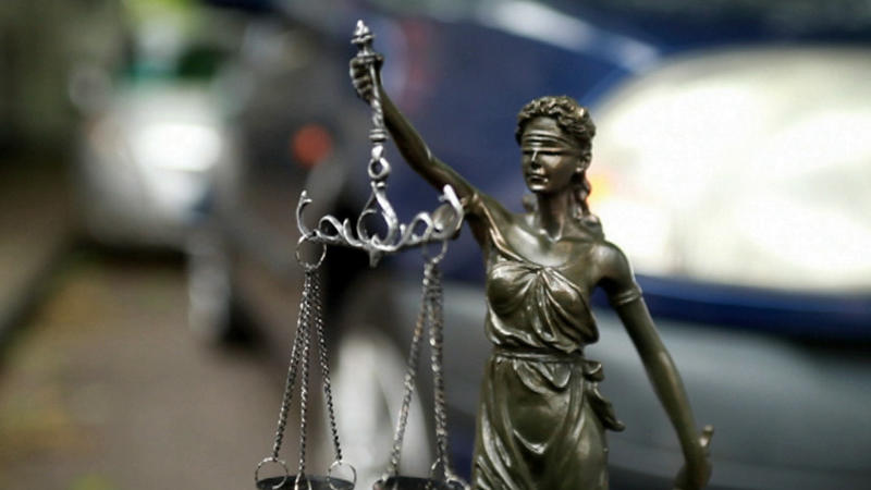 Wer falsch blinkt, trägt Mitschuld am Unfall