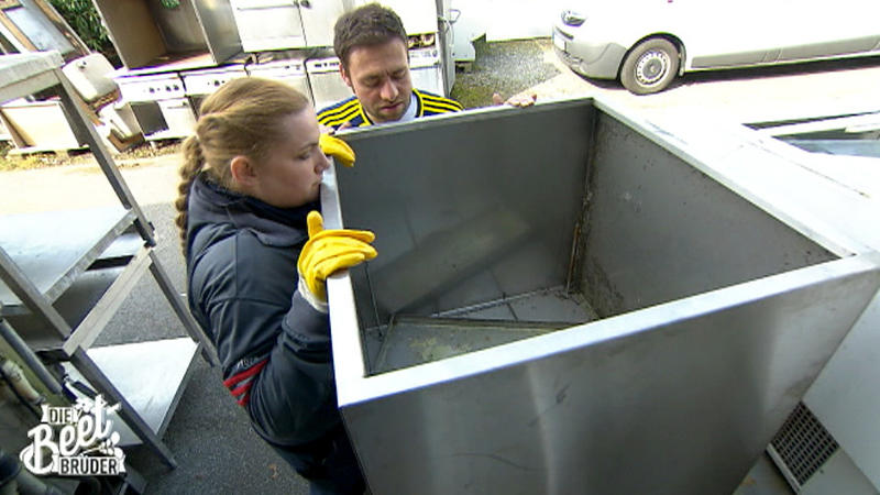 Dunstabzugshaube wird Wasserbecken