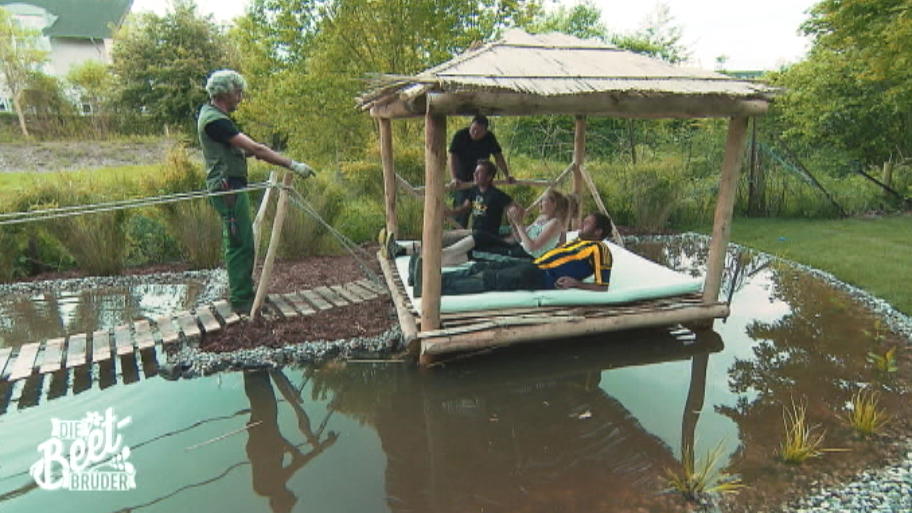 Verdienter Feierabend im neuen Bali-Garten
