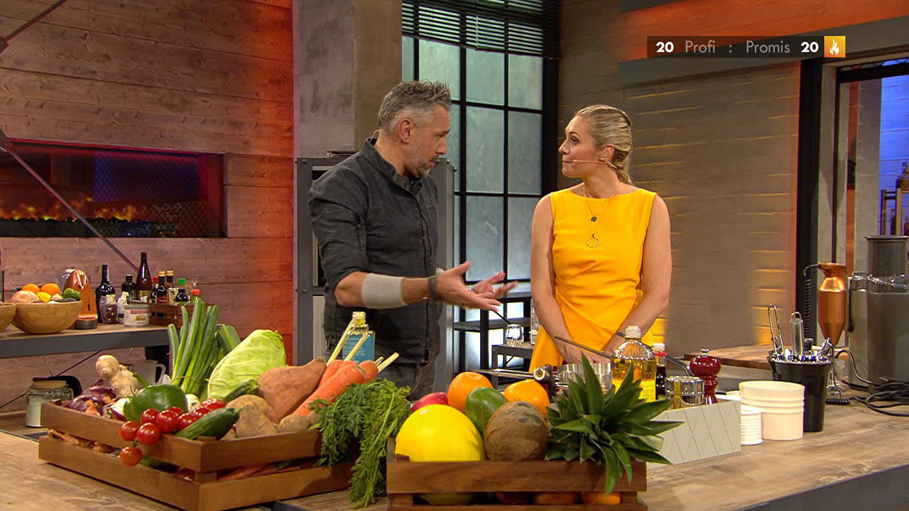 Roland zeigt, wie ein echter Profi einen Fisch filetiert