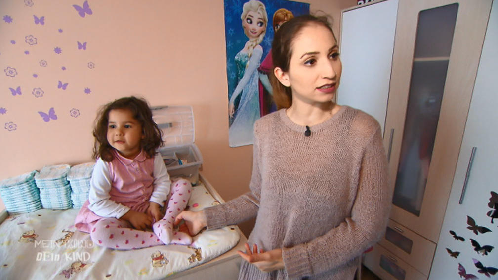Dilaras Tochter verbringt acht Stunden im Kindergarten