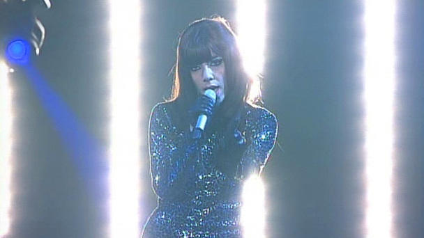 Edita Abdieski singt "Heavy Cross"