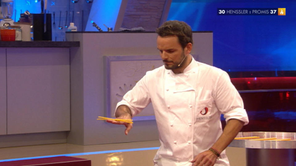 Steffen Henssler hat die Nudeln gut im Griff