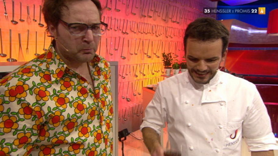 Paul versucht Steffen Henssler trickreich abzulenken