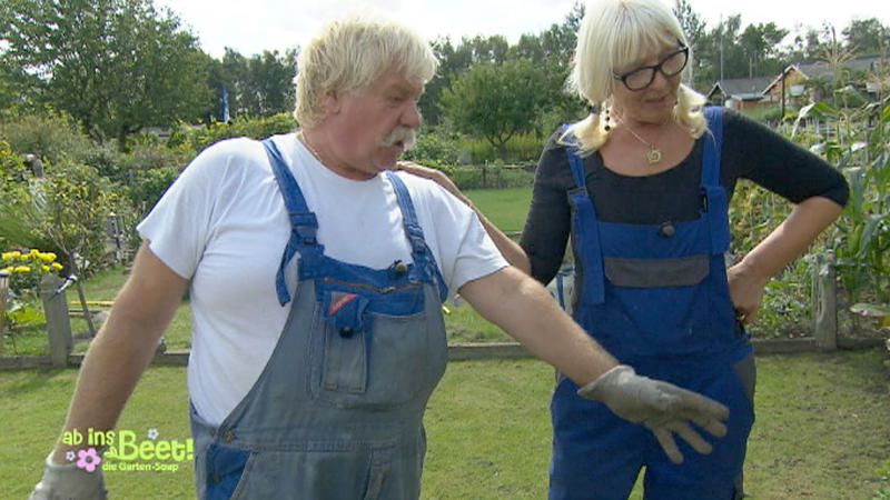 Anne und Erwin sind Nachbarn.Seit drei Jahren Seite an Seite
