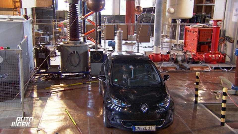 Was passiert, wenn ein Blitz in ein Elektroauto einschlägt?