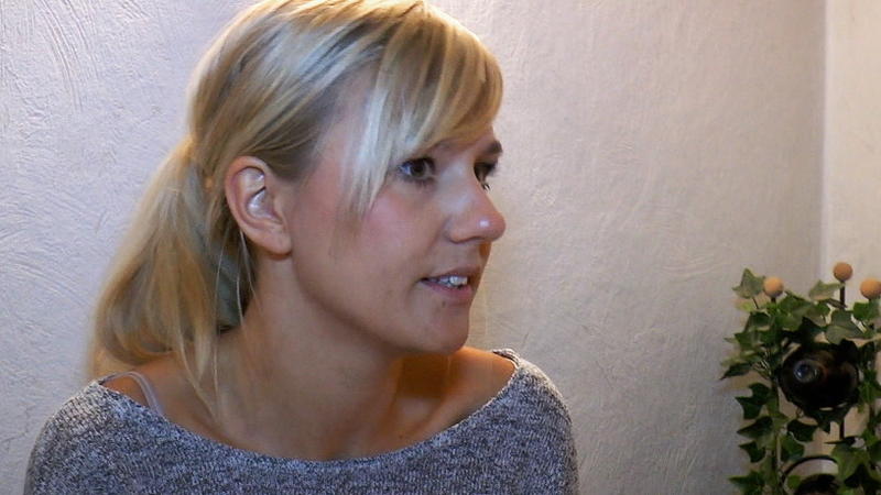 Sandra sucht Nestwärme bei Mama und Papa