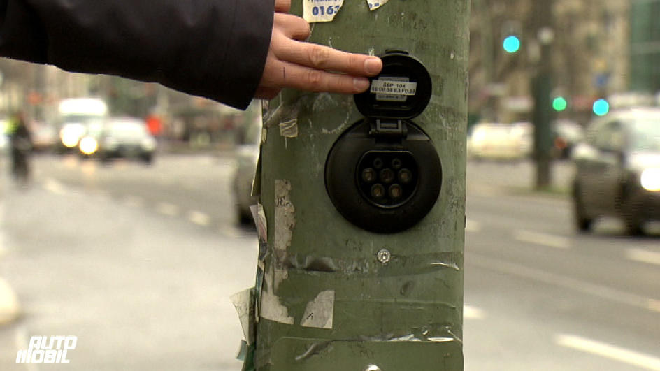 In Berlin "tanken" E-Autos jetzt an Straßenlaternen