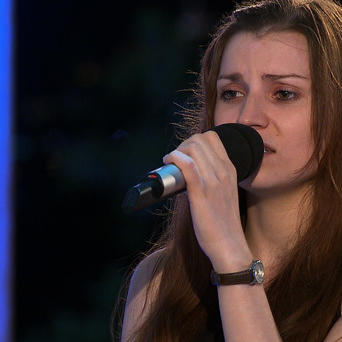 Kann sich Anna in die Liveshows singen?