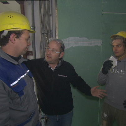 Jörn Schlönvoigt schwingt den Hammer