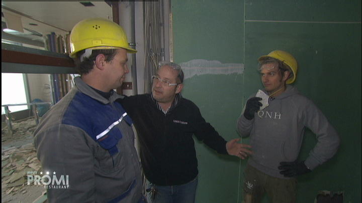 Jörn Schlönvoigt schwingt den Hammer