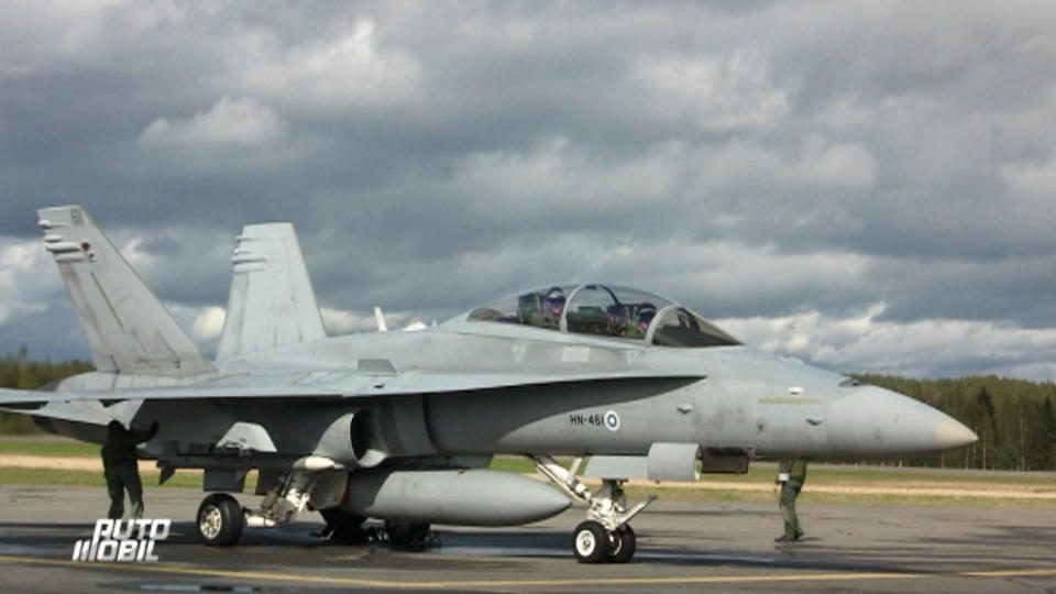 In Finnland rollen Kampfjets statt Autos über den Asphalt