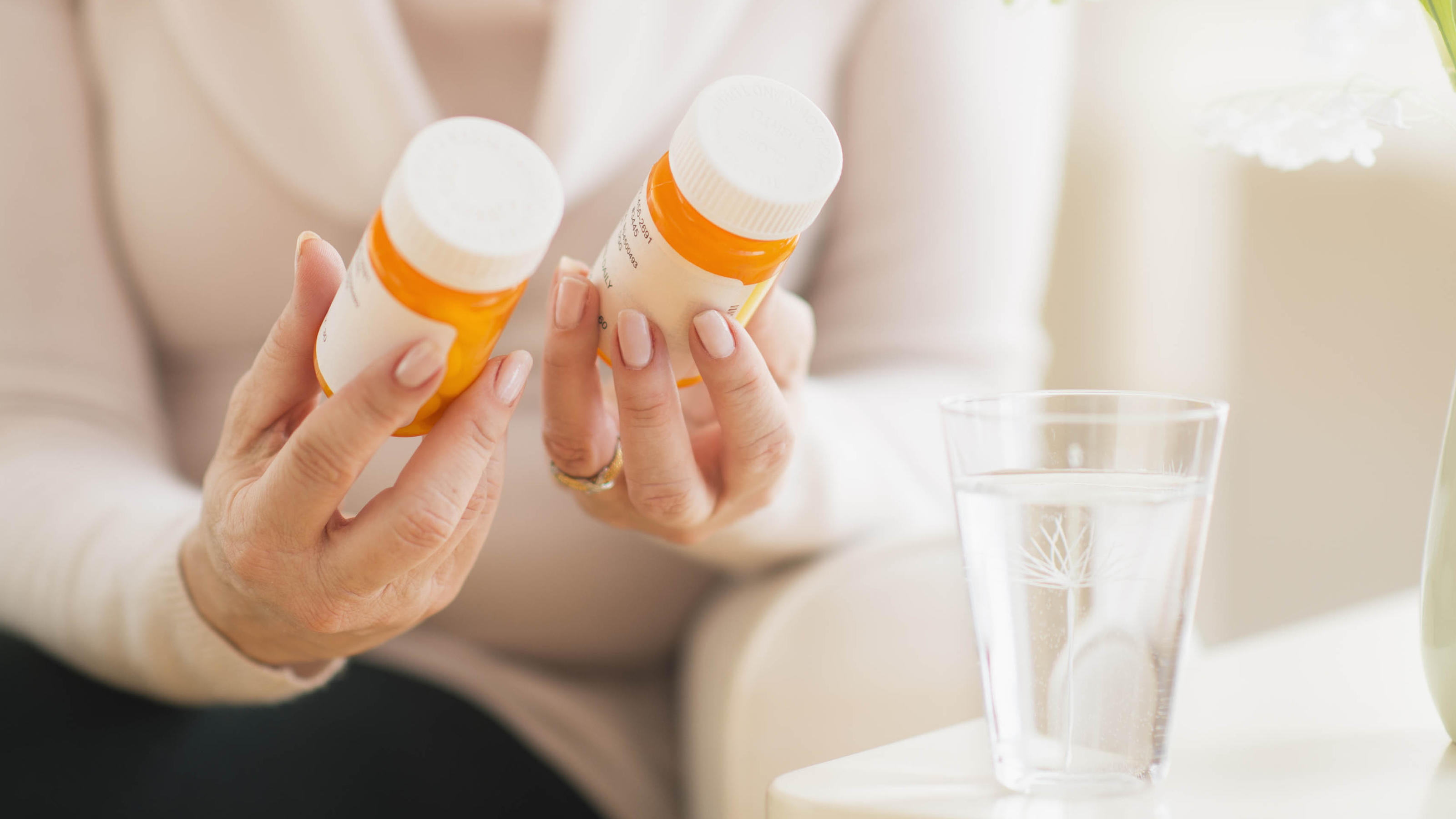 Tabletten besser nicht mit Sprudel einnehmen