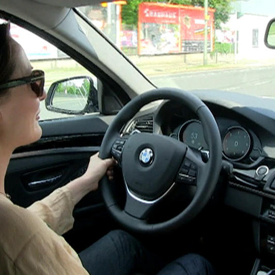 Die Tachonadel ist aus den Autos fast verschwunden