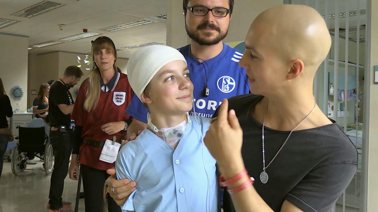 Backstage: Hugo wacht auf