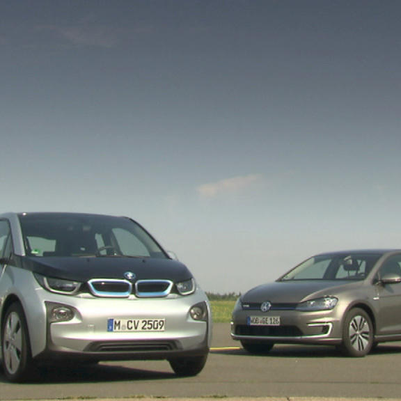 E-Golf vs. BMW i3 - wer siegt im Duell der Elektromodelle?