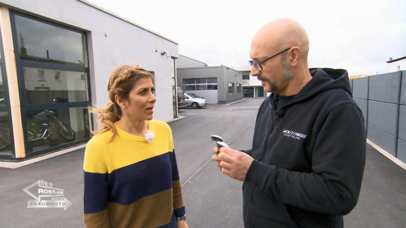Lack-König Stavros wird eingewickelt