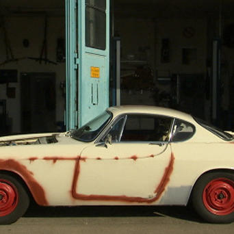 Die Tuningprofis pimpen Roger Moores Dienstwagen
