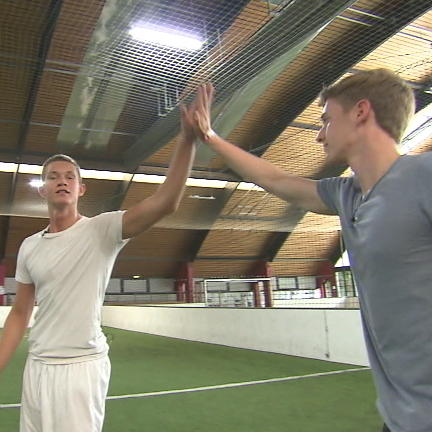 Timur Bartels und Damian Hardung beim Fußballtraining