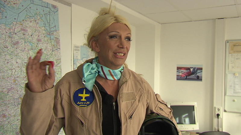 Alicia King geht in die Luft