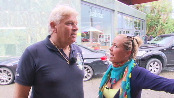 Rebecca Kratz spielt mit dem Feuer