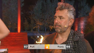 Roland Trettl grillt das Promi-Team