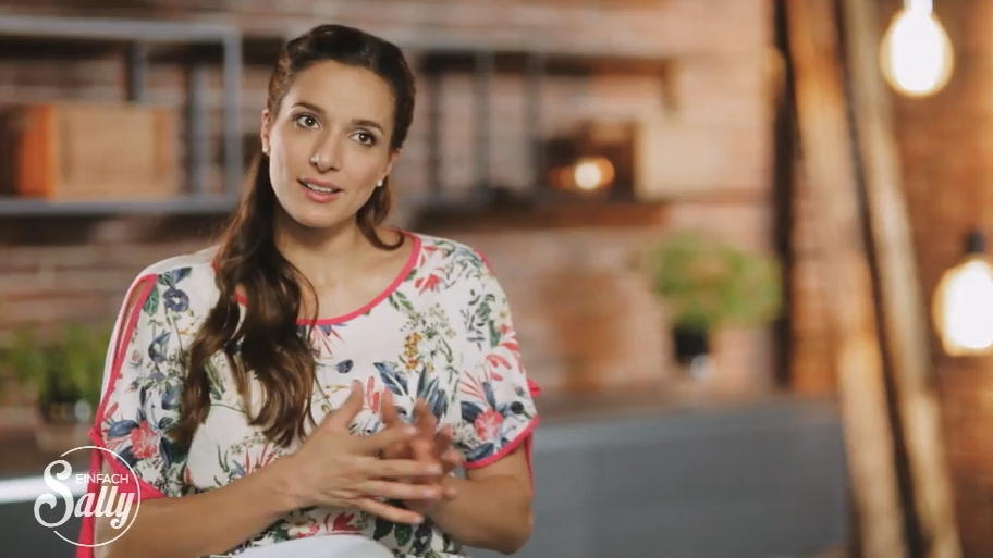 Sally zaubert aus einem Teig ein Kuchenbuffet 