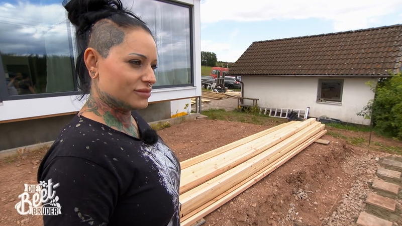 Tanja versucht, Ralfs Angst vor ihr zu nehmen