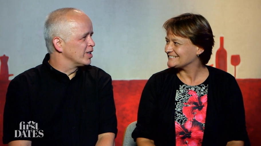 Erica und Benni strahlen sich an