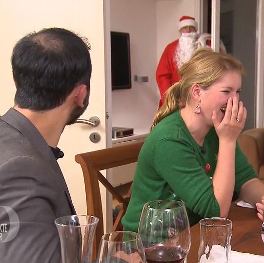 Michaels Gäste bekommen Besuch vom Weihnachtsmann