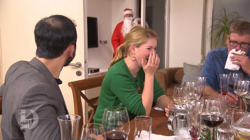 Michaels Gäste bekommen Besuch vom Weihnachtsmann