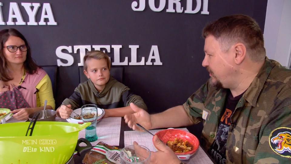 Konrad kritisiert Anicas Erziehungsstil