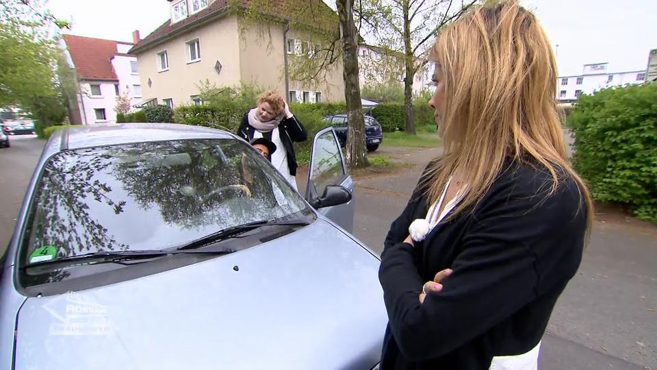 Dianas Auto ist zerbeult und springt nicht an