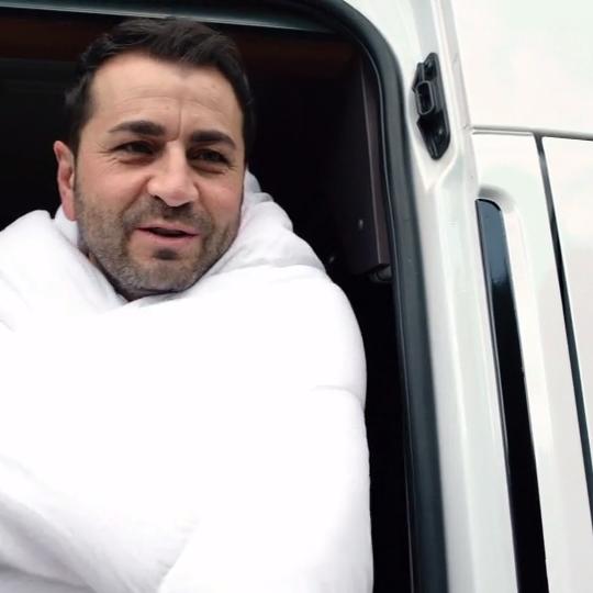 Ali Güngörmüs allein in der Wildnis