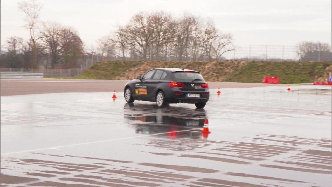 Tipps zum Fahren bei Blitzeis