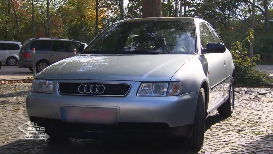 Der Audi wird frisch foliert