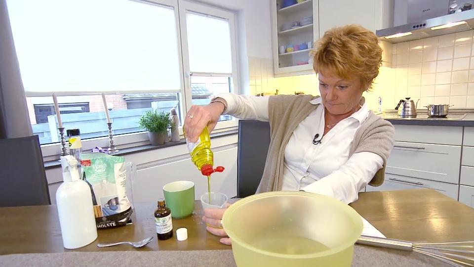 Haushaltsexpertin Gisela testet das Wunderspray