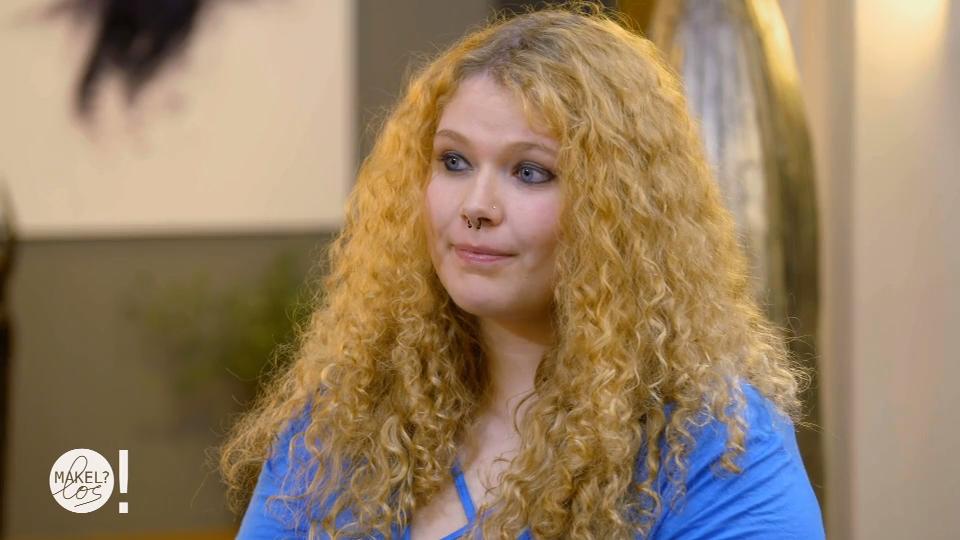 Dorotheas Locken machen ihr zu schaffen