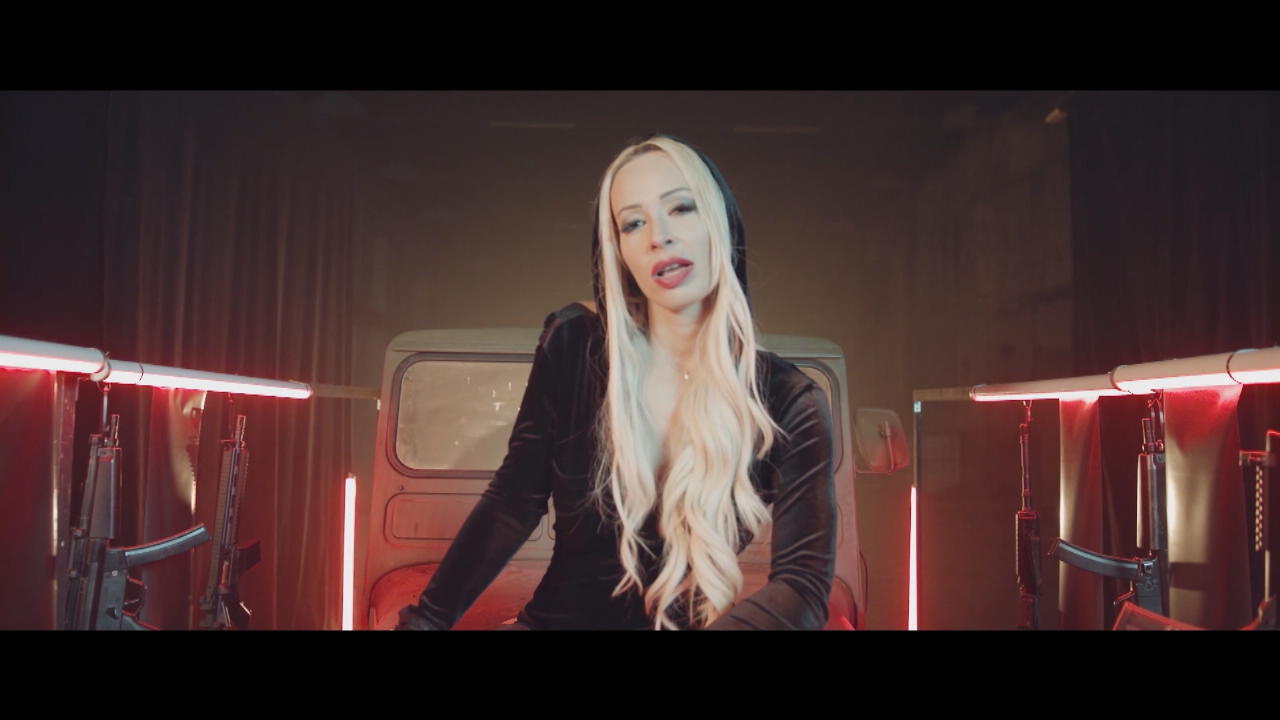 Exklusive Musikvideo-Premiere! Hier rappt Cora Schumacher!
