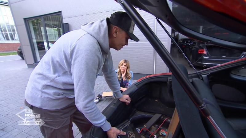 Im Hyundai finden sich lauter merkwürdige Bauteile