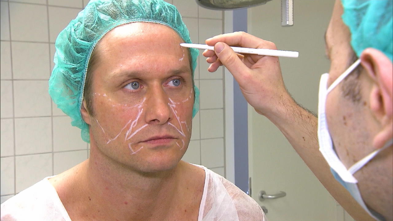 Nico Schwanz bekommt Bauchfett ins Gesicht